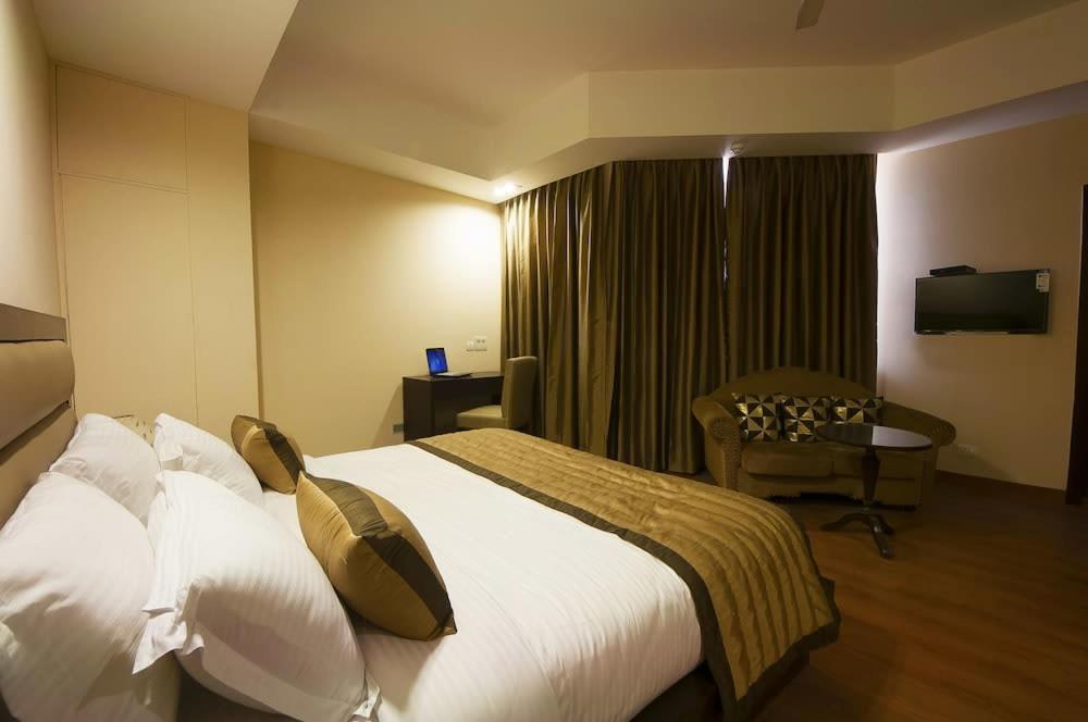 Zenith Hotel - Delhi Airport نيودلهي المظهر الخارجي الصورة