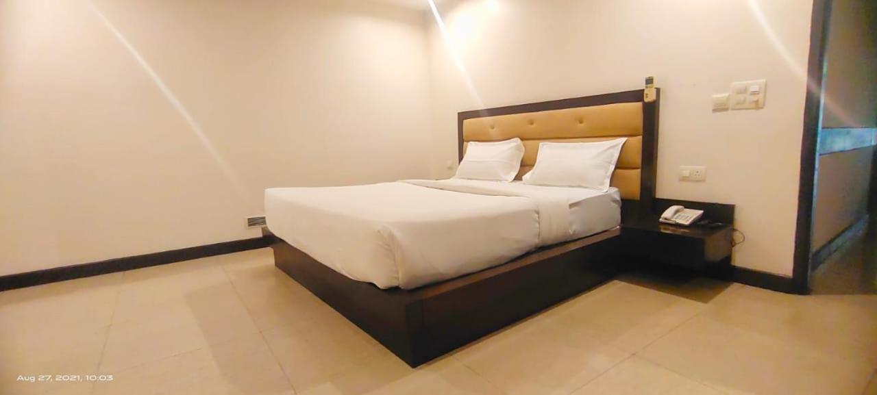 Zenith Hotel - Delhi Airport نيودلهي المظهر الخارجي الصورة