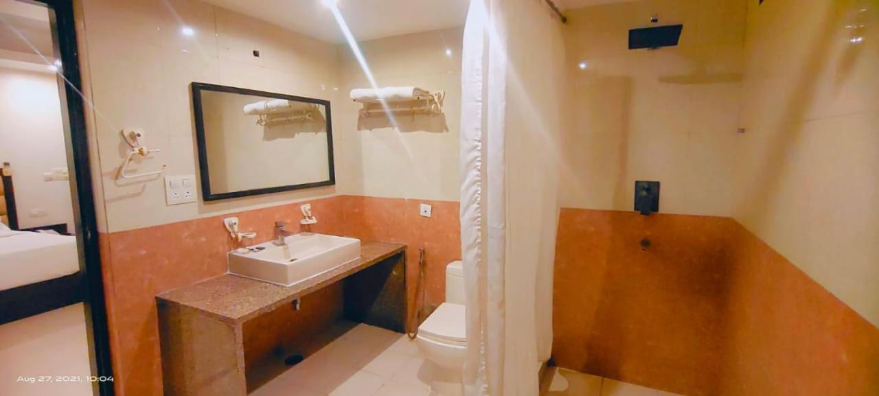 Zenith Hotel - Delhi Airport نيودلهي المظهر الخارجي الصورة